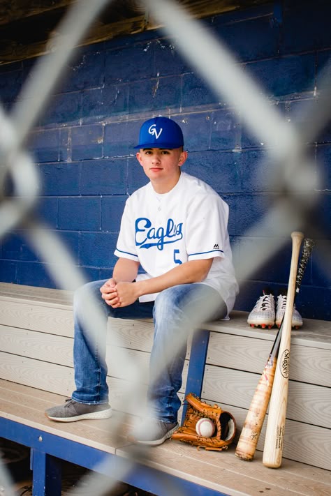 Senior photos for high school senior at Grain Valley, Missouri baseball field // Sports photo ideas for senior photos for boys // Midwest and Missouri senior photographer #seniorphotos #seniorphotography www.kalenaphotography.com Baseball Team Pictures Poses, Baseball Team Pictures, Team Picture Poses, Field Senior Photos, Baseball Senior Pictures, Boy Senior Portraits, Sports Photoshoot, Senior Photos Boys, Baseball Photography