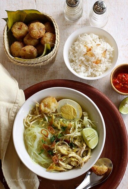 Soto Ayam Glass Noodles Recipe, Thai Food Photography, Asian Food Photography, China Food, Beef Soup Recipes, Indonesian Cuisine, Shrimp And Rice, Soup Kitchen, Indonesian Food