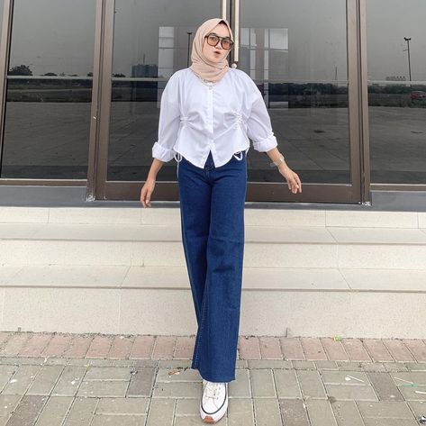 Jeans Highwaist, Ootd Hijab, Hijab Outfit, Straight Jeans, Normcore, Ootd, High Waisted, Fashion Outfits, Quick Saves