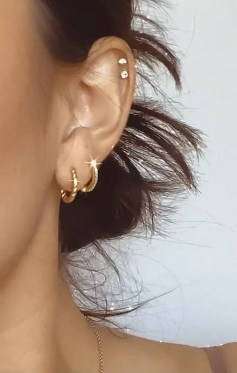 Tasteful Ear Piercings, Double Cartilage Piercing Stud, Two Helix Piercing, 2 Helix Piercings, Pinterest Ears, Ear Scape Ideas, Ear Percinings, Classy Piercings, Minimalist Ear Piercings Ideas