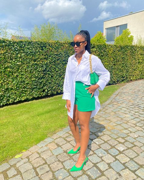 Late Lunch Outfit, Casual Lunch Outfit, Lunch Outfit, Semi Casual, Casual Summer Outfit, Green Shorts, Spring Green, Outfit Casual, Classy Outfits