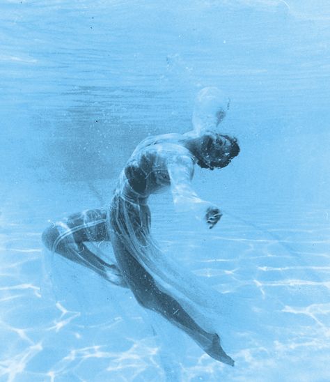 Esther Williams - underwater dream sequence :P Ester Williams, Pool Business, Million Dollar Mermaid, Fish People, Esther Williams, The Shape Of Water, Water Spirit, Underwater Photos, Time Life