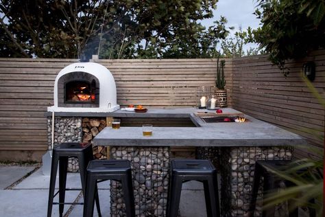 Outdoor Pizza Oven Area, Beach Pizza, Bar Pizza, England Kitchen, Backyard Pizza Oven, Pizza Oven Outdoor Kitchen, Oven Outdoor, Outdoor Bbq Area, Cottage Kitchen Design