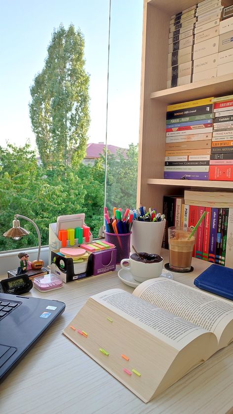 Office Work Aesthetic, Study Room Aesthetic, School Study Aesthetic, School Work Aesthetic, Studying Room, Study Desk Decor, Study Corner, Study Organization, Study Pictures