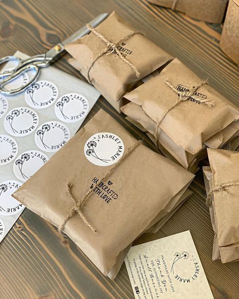 9 Packaging Design and Sustainability Trends to try in 2021 Packaging For Clothes, Brown Paper Packaging, Printing On Tissue Paper, Etsy Packaging, Kraft Packaging, Packaging Design Trends, Packaging Ideas Business, Small Business Packaging Ideas, Clothing Packaging