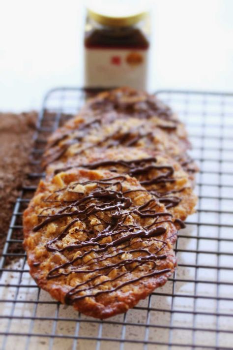 Choccie Crio Oaties - Cooking with Tenina Oaties Recipe, Thermomix Biscuits, Crio Bru, Peace Cookies, World Peace Cookies, Benefits Of Cacao, Thermomix Cakes, Thermomix Recipes Healthy, Date Scones