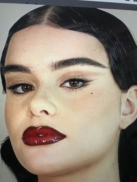 Red 90s Makeup, Maneater Palette Looks, 90s Fashion Grunge Makeup, 90 Make Up The 90s, 90s Runway Makeup, 90s Vampy Makeup, 90s Makeup Looks Latina, Vampy Makeup, Maquillage On Fleek