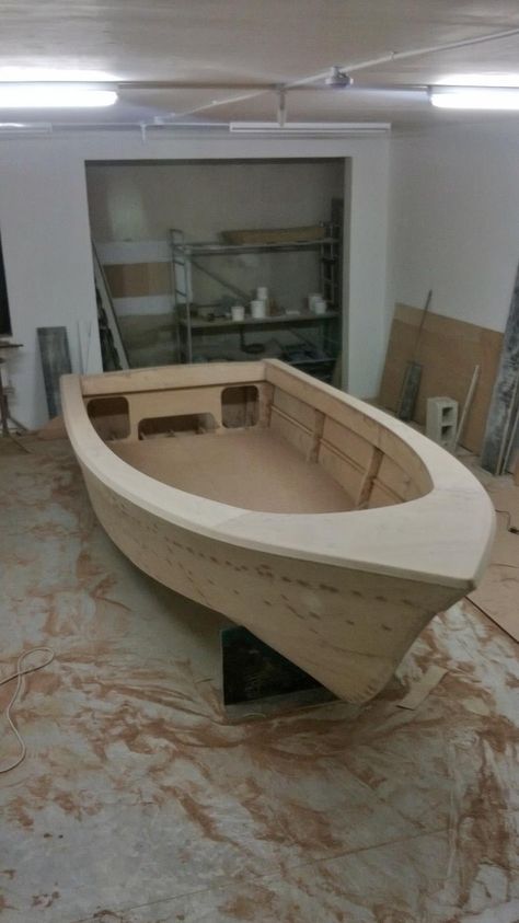 Wooden Speed Boats, Wood Boat Building, Freetime Activities, Build A Farmhouse Table, Wood Boat Plans, Outboard Boat Motors, Plywood Boat, Dream Boat, Classic Wooden Boats