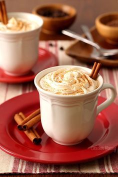 Coffee meets hot chocolate in this Mexican Spiced Mocha drink recipe. The cinnamon and chili powder give it a nice kick to help wake you up when you need it the most Mocha Drink Recipe, Mexican Mocha, Mocha Drink, Mocha Recipe, Mocha Chocolate, Chocolate Caliente, Drink Recipe, Coffee Milk, Chocolate Coffee