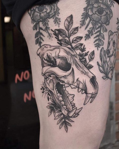 Trap Tattoos For Women, Skull Tattoo Flowers, Dinosaur Tattoos, Aries Tattoo, Animal Skull, Minimalist Tattoos, Feminine Tattoos, Simplistic Tattoos, Creative Tattoos