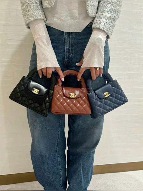 Chanel Kelly Bag Outfit, Chanel Kelly Bag, Spooky Arrangements, Chanel Small Bag, Popular Designer Bags, Chanel Kelly, Chanel Mini Bag, Channel Outfits, Miss Kelly