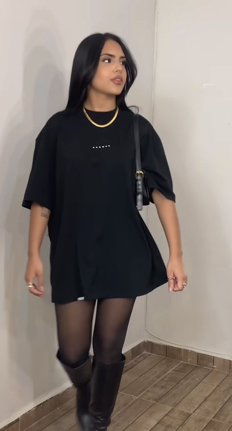 Outfits With Combat Boots Summer, Casual Concert Outfits Fall, Black Denim Dress Outfit, Looks Cinema, Miami Vacation Outfits, Cute All Black Outfits, Oversized Tshirt Dress, All Black Aesthetic, Look Legging