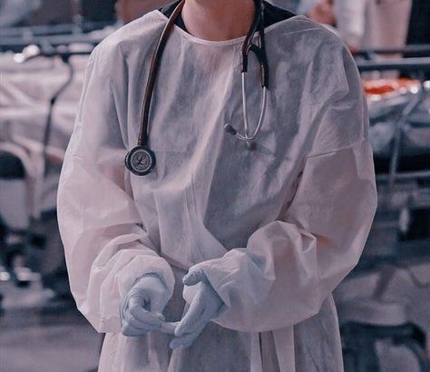 Surgeon Female, Surgeon Outfit, Pharmacy Doctor, Medical Pharmacy, Female Surgeon, Grey's Anatomy Doctors, Job Motivation, Heart Surgeon, Medical Photography