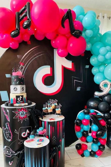 Check out this fab Tik Tok birthday party! Love the dessert table and party decorations! See more party ideas and share yours at CatchMyParty.com #catchmyparty #partyideas #tiktok #tiktokparty #girlbirthdayparty #tiktokpartydecorations Tik Tok Birthday, Tiktok Party, Tiktok Birthday, Christmas Classroom Treats, Dance Party Birthday, Adult Party Themes, Girls Birthday Party Themes, Party Confetti, Birthday Party For Teens