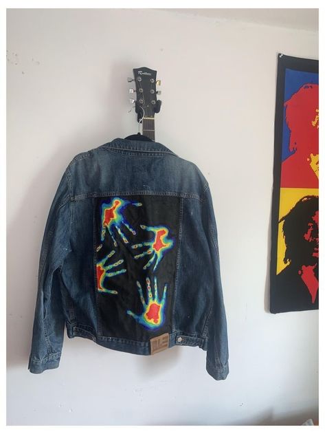 Jacket Art Design, Painting Denim Jacket Diy, Denim Art Painting, Thermal Handprint, Paint On Jacket, Jacket Painting Ideas, Painted Denim Jacket Ideas, Paint On Denim, Denim Jacket Painting