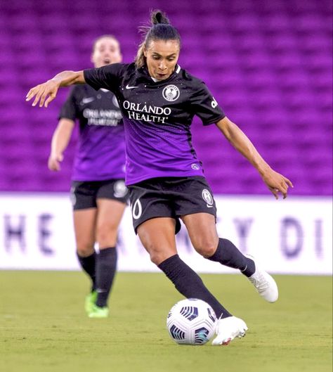 Marta #10, midfielder, 2022 Orlando Pride Orlando Pride, Womens Football, Orlando, Soccer, Football, Running, American Football