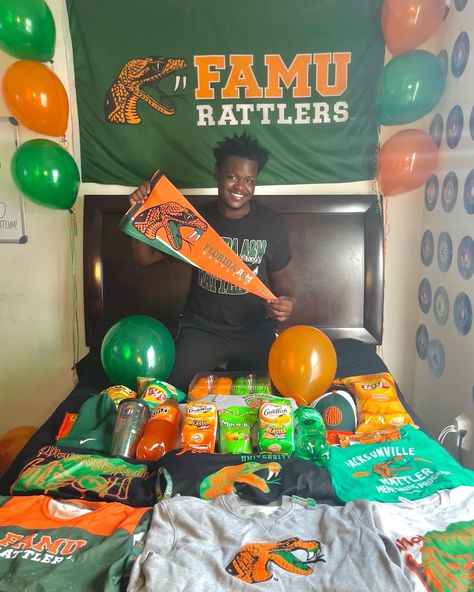 Morgan State University Decision Day, Famu Decision Day Photoshoot, Famu Graduation Party, Decision Day Pictures, Decision Day College Pictures, Decision Day Outfit, Decision Day Photoshoot, Trunk Party Ideas College, Boy College Dorms