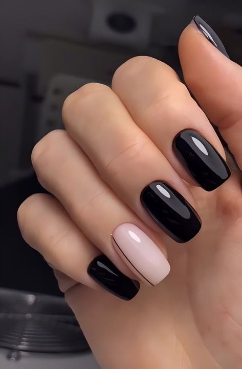 Classy Gel Nails Short, Trendy Nails Short Acrylic, Nails Lightning Bolt, Short Acrylic Nails Summer, Nails Short Cute, Cute Trendy Nails, Bolt Nails, Lightning Bolt Nails, Classy Gel Nails