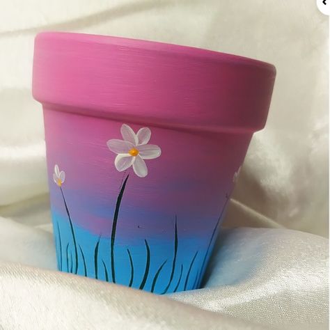 Cute Pots Painting Ideas, Clay Flower Pot Painting Ideas, Aesthetic Pot Painting, Flower Pot Painting Ideas Aesthetic, Pottery Vase Painting Ideas, Terracotta Pot Painting Ideas, Vase Painting Ideas, Halloween Toilet Paper Roll Crafts, Unique Flower Pots