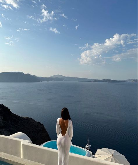 Greece Pictures Aesthetic, Greece Aesthetic Photos, Mykonos Greece Aesthetic Outfits, Santorini Picture Ideas, Mykonos Photo Ideas, Mykonos Outfit Ideas, Santorini Photo Ideas, Mykonos Greece Outfit, Santorini Greece Outfits