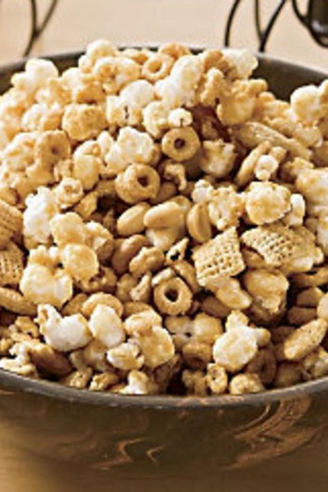 Popcorn Scramble Popcorn Rice, Puppy Chow Chex Mix Recipe, Chow Puppy, Chex Mix Puppy Chow, Popcorn Mix, Trail Mix Recipes, Rice Chex, Popcorn Treats, Chex Mix Recipes