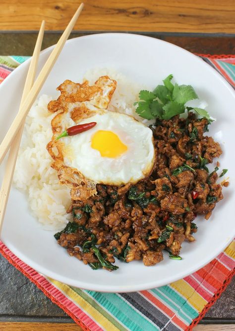 Thai Basil Chicken (Gai Pad Krapao) – Palatable Pastime Palatable Pastime Spicy Asian Noodles, Pad Krapow, Thai Drunken Noodles, Grilled Skirt Steak, Thai Basil Chicken, Turkey Cutlets, Thai Chili Sauce, Chili Sauce Recipe, Cooking Jasmine Rice