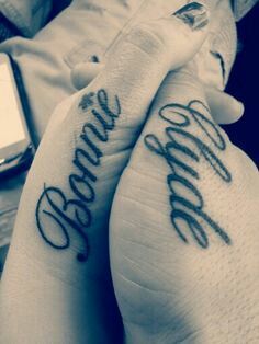 Bonnie and Clyde couple tattoo Bonnie And Clyde Tattoo, Couple Tats, Justin Tattoo, People With Tattoos, Marriage Tattoos, Him And Her Tattoos, Tattoos Pinterest, Best Couple Tattoos, Tattoo Couple