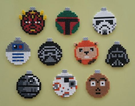 Star Wars Christmas Perler Beads, Star Wars Hama Beads Pattern, Diy Star Wars Christmas Ornaments, Peeler Bead Ornaments, Perler Star Wars, Star Wars Ornaments Diy, Perler Christmas Ornaments, Perler Beads Ornaments, Christmas Ornaments Perler Beads