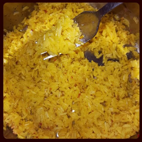 Simply Instant Pot: Packaged Yellow Rice [Instant Pot Pressure Cooker] Yellow Rice Instant Pot, Rice In Pressure Cooker, Rice In Instant Pot, Chicken And Yellow Rice, Rice Instant Pot, Yellow Rice Recipes, Pressure Cooker Rice, Pressure Cooking Recipes, Seared Chicken Breast