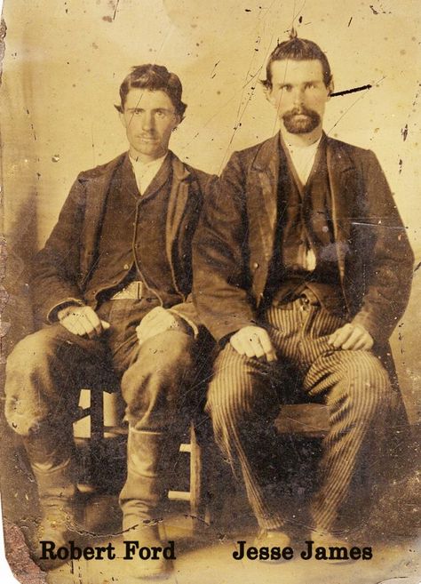 Lost photo of Jesse James, assassin Robert Ford is found, authenticated - seattlepi.com Jesse James Outlaw, Forensic Artist, Old West Outlaws, Wild West Outlaws, Famous Outlaws, Old West Photos, Vintage Foto's, Billy The Kid, American Frontier