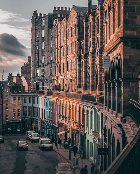 Victoria Street Edinburgh, Scotland Nature, Scotland Aesthetic, Scotland Edinburgh, Edinburgh City, Meaningful Beauty, Beauty And Health, Scottish Castles, City Pictures