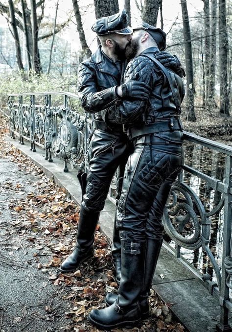 Leather Fashion Men, Men With Grey Hair, Mens Leather Clothing, Biker Leather Jacket, Men Kissing, Leather Gear, Bear Men, Motorcycle Leather, Biker Leather