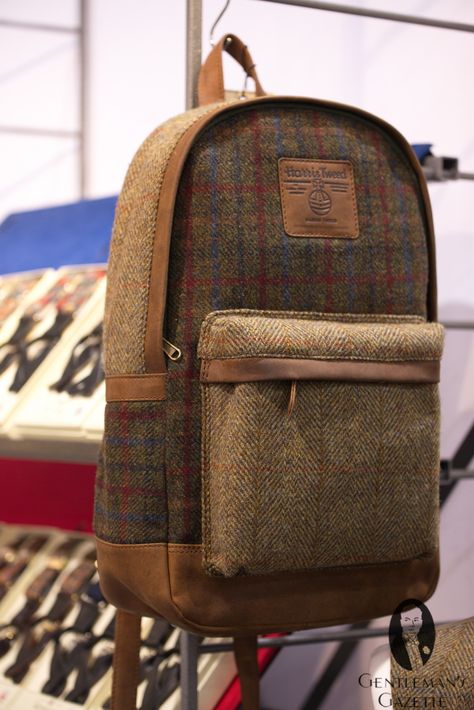 British Belt Company - Harris Tweed Backpack! Tweed Backpack, Tas Denim, New York January, Tweed Bag, Harris Tweed, Sling Bag, Leather Backpack, Bag Making, Backpack Bags