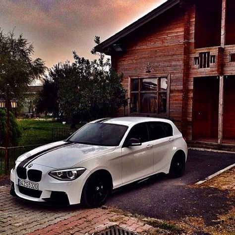 “Wow Never Seen A #BMW 1 Series Like This - via @bimmerturkey • #CarsWithoutLimits” Bmw 118, Plan 2023, Bmw 116i, Hot Hatchback, Roadster Car, Serie Bmw, Bavarian Motor Works, Bmw Performance, Bmw Sport