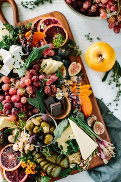 Graze Board, Christmas Platter, Appetizer Ideas, Charcuterie Inspiration, Charcuterie Platter, Chalkboard Ideas, Charcuterie And Cheese Board, Cheese Platter, Charcuterie Recipes