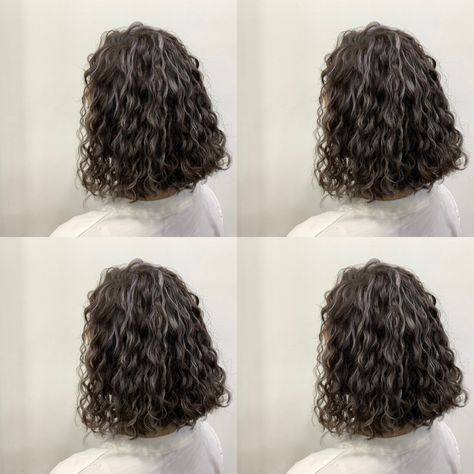 Curly Hair Without Layers, Curly Bob Layers, Short Naturally Wavy Hair, Hair Cuts Oval Face, Short Hair Perm, Short Wavy Haircuts, Natural Curly Hair Cuts, Curly Hair Care Routine, Short Hair Tomboy