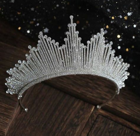 Queens Wedding, Crystal Crown Tiaras, Party Hair Accessories, Beautiful Tiaras, Tiara Wedding, Rhinestone Tiara, Princess Tiara, Wedding Bridal Party, Crystal Tiaras