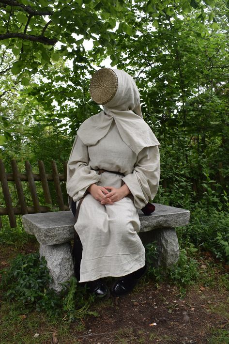 Medieval Beekeeper, Bee Keeper Outfit, Beekeeper Art, Beekeeper Costume, Rune Knight, Fantasy Story Ideas, Bee Keeper, Fallen London, Fantasy Drawings