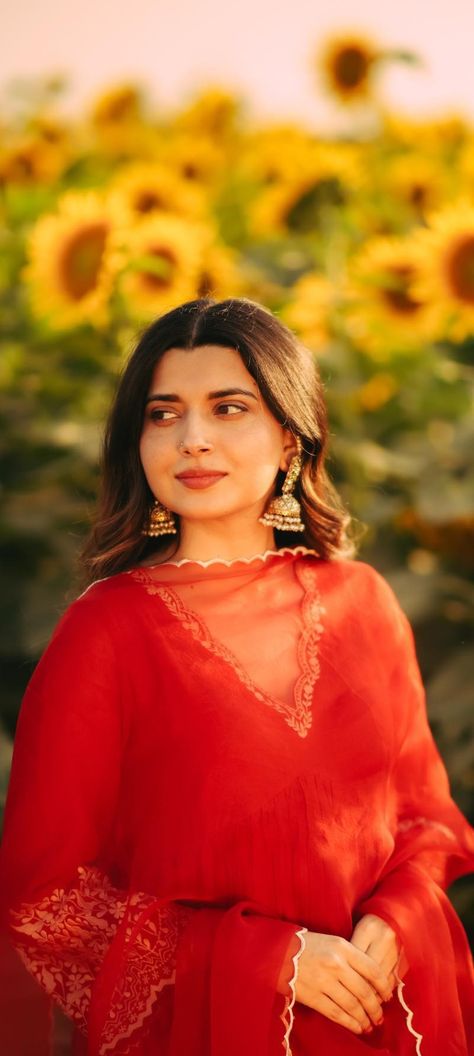 Eye Killer, Nimrat Khaira, Face Images, Beautiful Picture, Beautiful Smile Women, Chris Evans, Actress Photos, Beautiful Smile, Bollywood Actress