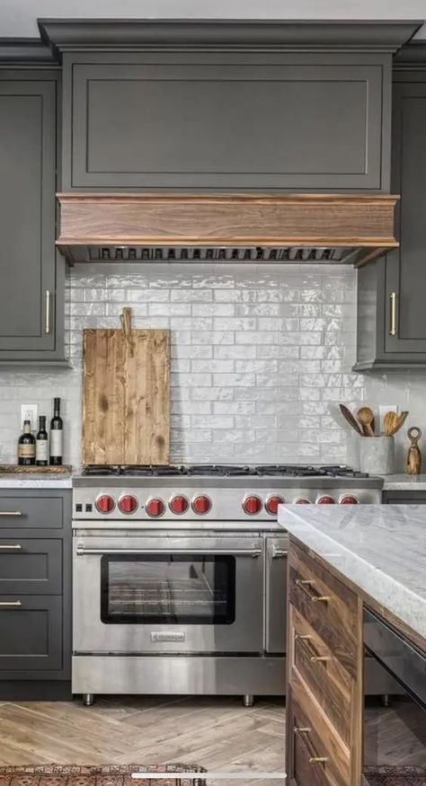 57 Inspiring Farmhouse Range Hood Ideas That Will Transform Your Kitchen 59 Farmhouse Range Hood Ideas, Hood Vent Ideas, Farmhouse Range Hood, Farmhouse Range, Range Hood Ideas, Apartment Kitchen Ideas, Kitchen Hood Design, Kitchen Vent Hood, Makeover Kitchen