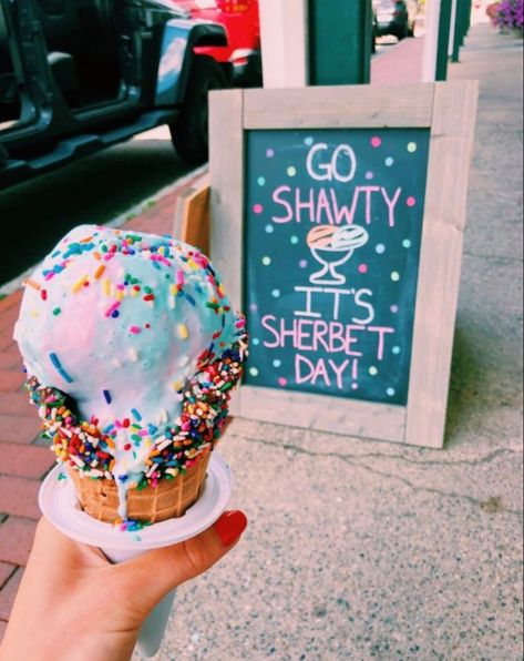 Preppy Ice Cream, Ice Cream Wallpaper, Bubble Tea Boba, Food Memes, Cream Aesthetic, Ice Cream Treats, Food Wallpaper, Make Ice Cream, Ice Cream Flavors