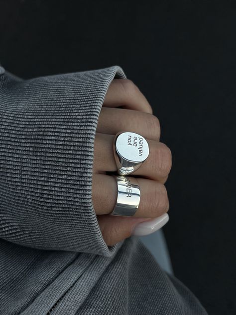 stylish silver jewellery Silver Aesthetic, Accessory Inspo, Wedding Rings Round, Bold Rings, Jewelry Post, Stylish Rings, Mom Day, Jewelry Lookbook, Jewelry Photography