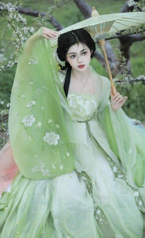 Chinese Traditional Dress Princesses, Hanfu Princess, Chinese Princess Dress, Traditional Asian Dress, Hanfu Girl, Modern Cheongsam Dress, Chinese Princess, Chinese Traditional Dress, Hanfu Traditional