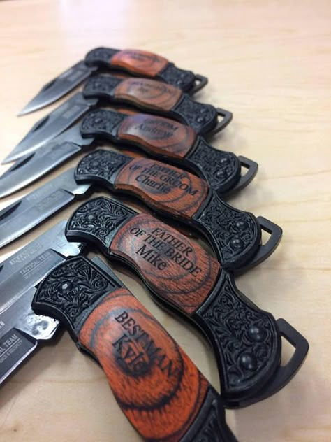 Listing is for Set of 6 Personaliz ed Engraved Black Blade and Wooden Handle Pocket Knife Groomsman Knives Gift Engraving can be done either on the blade or on the Wooden Handle After the purchase, send us your engraving information and we will send over a digital proof of how the engraving Groomsmen Proposal Western, Western Groomsmen Proposal, Western Wedding Groomsmen, Country Wedding Theme, Groomsmen Ideas, Usher Gifts, Western Themed Wedding, Groomsmen Gift Set, Groomsmen Gift Box