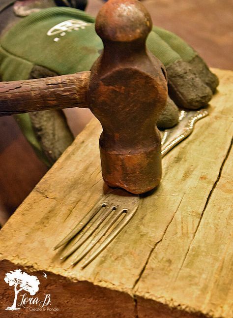 Old, mismatched silverware can easily be found if you don't have a stash of it yourself. This simple, easy DIY project elevates the humble fork, spoon and knife to unique art status. Repurpose Old Silverware, What To Do With Old Silverware, Crafts With Silverware, Old Silverware Ideas Diy Projects, Silverware Windchimes Diy, Fork Jewelry Tutorial, Upcycle Silverware, Vintage Silverware Crafts, Diy Silverware Crafts