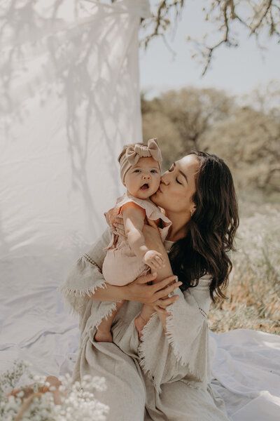 Mommy And Me Self Portrait, Mother’s Day Mini Session Poses, Diy Mothers Day Photo Shoot, Mommy And Me Infant Photo Shoot, Diy Mommy And Me Photo Shoot, Mothers Day Mini Session Ideas Outdoor, Mother’s Day Photoshoot Outside, Mother’s Day Mini Session, Mother’s Day Photoshoot