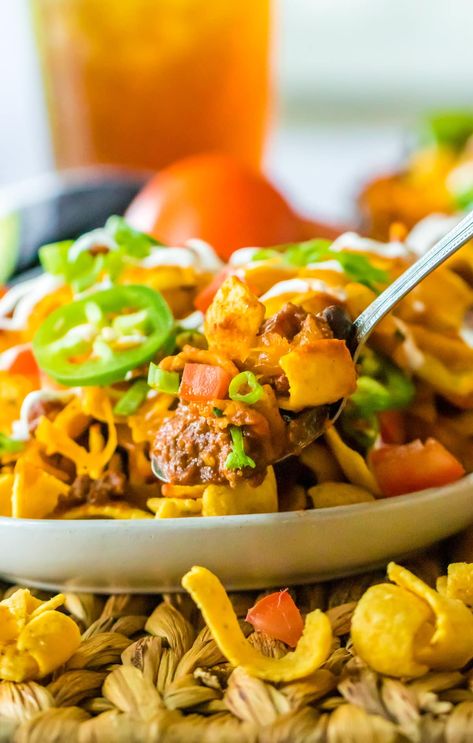 Chili Fritos, Cincinnati Chili Recipe, Frito Pie Recipe, Frito Chili Pie, Favorite Chili Recipe, Frito Pie, Honey Cornbread, Easy Crockpot Dinners, Chili Seasoning