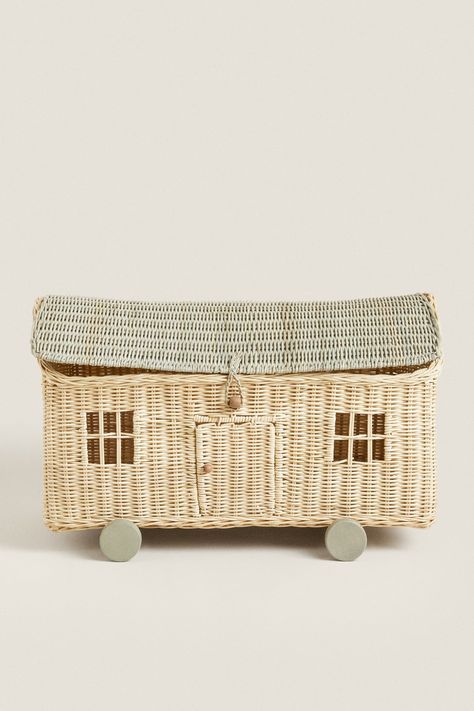 HOUSE BASKET WITH WHEELS - Light beige | ZARA United States Vintage Classroom, Birthday Picnic, Olli Ella, Square Baskets, Kid Rooms, Basket Lighting, Toy Basket, English Cottage, Toddler Room