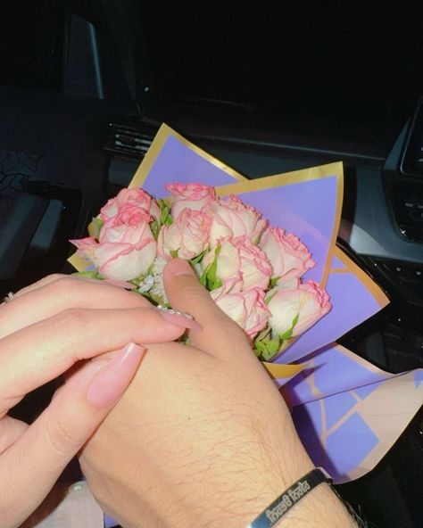 love language.🤍 Couple Photos With Roses, Couple Hiding Face Aesthetic, Flower Couple Aesthetic, Hospital Snapchat, Rose Snap, Rose Flowers Bouquet, Flowers Dp, Flower Snap, Courtyard Pool