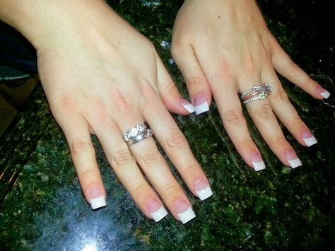 Wearing press-on square-tipped french nails. | 18 Makeup Sins That The '00s Are Entirely Responsible For White Tip Acrylic Nails, White Tip Nails, Manicure Gel, French Tip Acrylic Nails, Work Nails, French Acrylic Nails, Bling Acrylic Nails, French Tips, Square Acrylic Nails